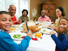 La celebración de Thanksgiving y la época de Fiestas puede ser una gran oportunidad para comparar los pros y contras de las carnes blancas y rojas, conocer sus nutrientes y aportes calóricos. Y elegir una mesa festiva con sabiduría.