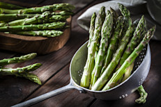 ¿Buscas bajar de peso de manera saludable? ¿necesitas aumentar el consumo de nutrientes esenciales? Hay una manera sencilla de lograrlo: incorporando espárragos en tu dieta. Aquí te explicamos cómo preparar este delicioso vegetal y cuáles son sus beneficios.