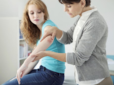 La dermatóloga McCord aconseja a los pacientes que busquen tratamiento temprano a través de un médico con experiencia en la enfermedad. Un dermatólogo puede proporcionar el diagnóstico y la información para manejar la enfermedad en forma correcta. "Si se le diagnostica y trata a tiempo, puede evitar las trampas de la terapia ineficaz e inapropiada", aconseja. 

