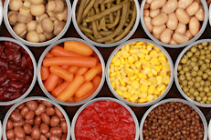Las verduras, legumbres, nueces y frutas (con menores cantidades de azúcar como las toronjas, melones, piñas y nectarinas) y los cereales integrales son opciones saludables que también pueden ayudar con los dolores asociados a la inflamación de las articulaciones