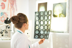 El exceso de peso o un índice de masa corporal alto (IMC), influye en el riesgo de padecer cáncer relacionado con los órganos del aparato digestivo, o los fomentados por anomalías hormonales: de esófago, en la médula ósea, el sistema biliar, el páncreas y los riñones.