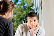 Las propuestas de tratamiento para los trastornos de ansiedad incluyen tres enfoques principales: 1. Ciertos tipos de psicoterapia, particularmente cognitivo conductual y terapia de exposición; 2. Medicamentos (antidepresivos, benzodiazepinas, u otros); 3. Tratamientos alternativos, como ejercicios de relajación, meditación, o técnicas novedosas como la estimulación magnética transcraneana. Por lo general funciona la combinación de dos terapias.