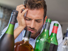 Además de las propiedades indicadas, se le atribuyen propiedades beneficiosas para alejar náuseas, vómitos, flatulencias, retorcijones y constipación. Para los que  les gusta beber, podría ser un arma muy eficaz para combatir la resaca. 