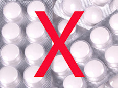 Se debe evitar el uso de ácido acetilsalicílico (aspirina) y en el caso de los agentes antiinflamatorios no esteroides se deben suministrar con precaución. Si se están utilizando varios medicamentos, hay que tener en cuenta que puede haber interacciones peligrosas entre ellos. 
