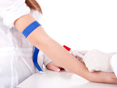 Hay muchos tipos, como la anemia por deficiencia de hierro, la perniciosa, la aplásica y la hemolítica. Los distintos tipos tienen relación con diversas enfermedades y problemas de salud. La anemia grave o prolongada puede causar lesiones en el corazón, el cerebro y otros órganos del cuerpo. La anemia muy grave puede incluso causar la muerte.

