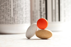3) Las compañías que fabrican suplementos herbales no pueden hacer una promesa médica específica. Un ejemplo podría ser: "Esta hierba reduce la frecuencia de la micción debido al agrandamiento de la próstata". 