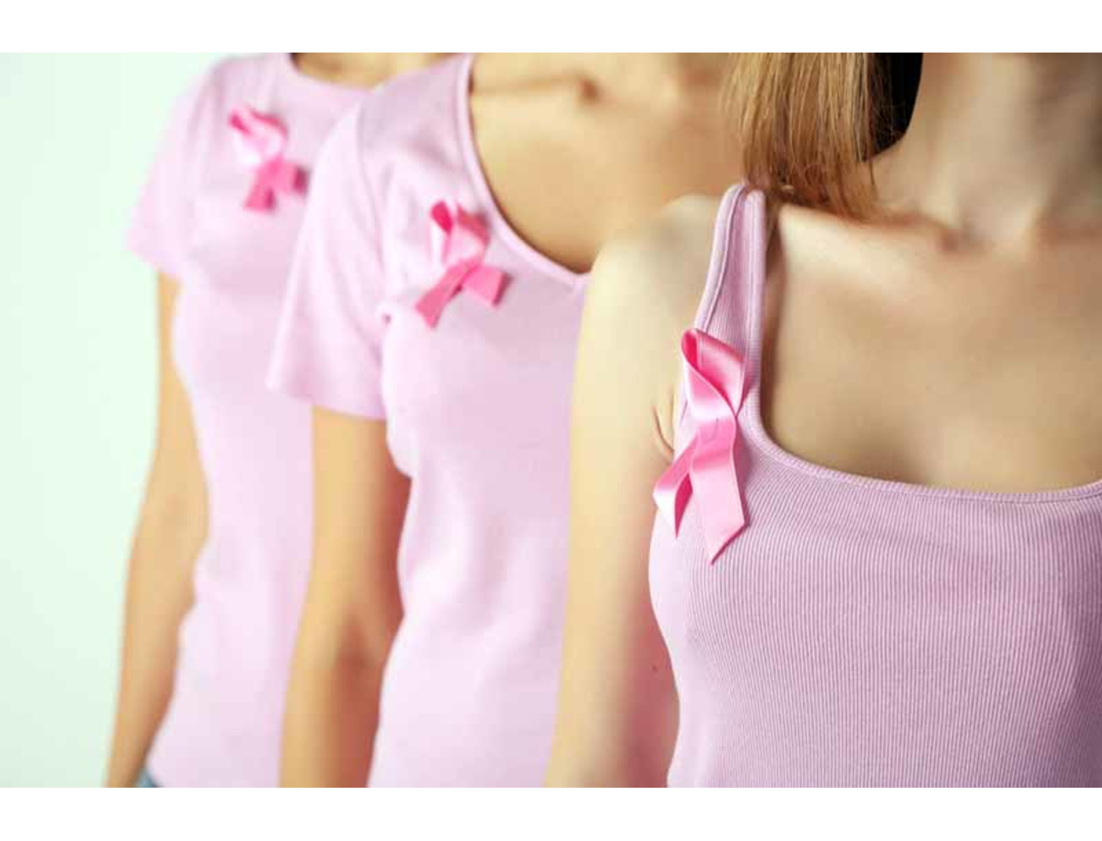 Una de cada 8 mujeres es diagnosticada con cáncer de seno en las Américas , según datps de la Organización Mundial de la Salud. De ese total, se estima que el 89.7% vivirá al menos 5 años. A pesar de la abundante información las mujeres que se enfrentaron con el cáncer de seno suelen lidiar con algunos mitos sobre esta enfermedad. Según los expertos de Johns Hopkins Medicine, éstos son los mitos más comunes.