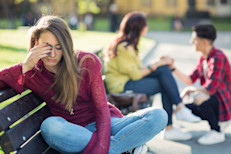 Es una droga psicoactiva, es decir, puede cambiar la forma como funciona el cerebro. A corto plazo puede afectar el aprendizaje y la memoria, el apetito, el sueño, la coordinación y el placer. Algunas investigaciones han relacionado su consumo con peor salud mental y física, salarios más bajos y menos éxito profesional. 