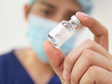 En marzo de 2016, la FDA aprobó el Taltz (ixekizumab) para el tratamiento de adultos que padecen psoriasis en placas de moderada a severa.  El ingrediente activo del Taltz es un anticuerpo (ixekizumab) que se une a una proteína (interleucina (IL)‑17A) que es la causante de la inflamación. El Taltz se administra en forma de inyección. Está indicado para los pacientes que son candidatos a recibir terapia sistémica.