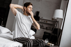 Distintos estudios estiman que pueden haber conductores con sueño entre el 15 y 33% de los casos de accidentes mortales. La mejor manera de prevenir que se conduzca con sueño es dormir al menos 7 horas antes. Las personas con un trastorno del sueño deben buscar tratamiento. Además, los expertos recomiendan no beber alcohol ni tomar sedantes antes de sentarse al volante.