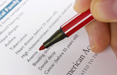 Según diferentes investigaciones, la salvia puede controlar y atenuar las inflamaciones. Por ello, se la suele utilizar para tratar afecciones como artritis o reuma. Además, activa la circulación sanguínea, por lo que se la considera valiosa como remedio para la anemia y astenia. En algunos países latinoamericanos se prepara un jarabe hirviéndola con vino blanco.