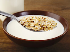 Natural Standard (empresa de investigación internacional sobre medicina alternativa) refiere que hay evidencia científica sólida sobre los beneficios del B‑glucano en el combate del colesterol. Un estudio de la Universidad de Harvard mostró que la ingesta diaria era eficaz para reducir un 5% los niveles de colesterol. 