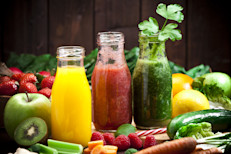 A veces los músculos y la piel se ven flácidos si hay mucha concentración de toxinas en el organismo. Estas pueden eliminarse a través de la transpiración y la orina, aunque esto se puede reforzar recurriendo a alimentos o bebidas depuradoras, como jugo de remolacha y limón, de banana y cúrcuma, o de zanahoria y manzana, entre otros.