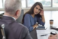 Realidad: las personas con problemas de salud mental son tan productivas como los demás empleados. Los empleadores que contratan a personas con problemas de salud mental informan que estas personas tienen una buena asistencia y son puntuales, además de estar motivadas, realizar bien su trabajo y mantener el puesto durante períodos similares o superiores a los de otros empleados.