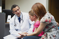 Consulta a un médico si sospechas que tienes tos ferina (si no se trata a tiempo, puede conducir a neumonía y otras complicaciones). Esta afección está en aumento, ya que cada vez menos niños reciben la vacuna.

