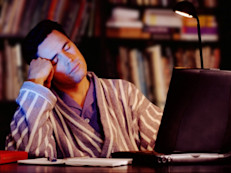 La Fundación Nacional del Sueño realizó un nuevo estudio entre los ciudadanos de EU para saber si el uso de tecnología tiene alguna relación con los trastornos del sueño. Entre las preguntas figuraba cuánto tardaban en dormirse y cuánto tiempo antes de ir a dormir habían apagado cualquier aparato tecnológico. 