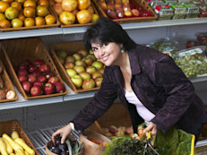 Rabell dijo que es importante empezar a comprar por el departamento de verduras y en forma abundante. Posteriormente los productos que se encuentran en anaqueles, y dejar al final productos perecederos que requieren refrigeración como lácteos, carnes y productos congelados como verduras, frutas, pescados que requieren evitar ser descongelados. 