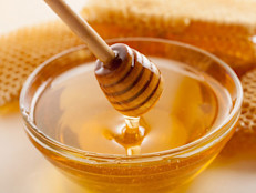 Existe la creencia que el consumo de miel ayudaría a reducir la resaca; sin embargo hay muy poca evidencia científica que lo demuestre. Por lo regular, la recuperación de una resaca simplemente es una cuestión de tiempo. En la mayoría de los casos, desaparece al cabo de 24 horas.