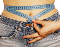 Una forma sencilla de saber si estás en riesgo es midiendo la circunferencia de tu cintura.  Más de 34.6 pulgadas (88 cm) de diámetro de cintura para mujeres y más de 40 pulgadas (102 cm) para hombres indica mayor riesgo metabólico. Lo óptimo sería para mujeres menos de 31.5 pulgadas (80 cm) y hombres menos de  37 pulgadas (94 cm), según estándares de la Organización Mundial de la Salud (OMS). 