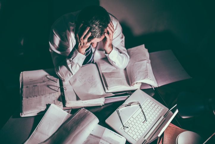 ¿No puedes dormir, te enojas fácilmente, estás deprimido o te falta energía? Es posible que estés sufriendo de estrés. Todos lo hemos padecido alguna vez, y si bien lo que es tenso para una persona puede no serlo para otra, permanecer constantemente bajo esa presión puede ser perjudicial para la salud. Aquí te contamos como controlarlo con remedios caseros.