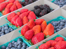 ¿Quién podría negarse a incluir en su dieta estas deliciosas frutas? Más aún si se comprobó que los frutos rojos contienen gran cantidad de siete clases de flavonoides que evitan aumentar de peso, según un estudio publicado en la Revista Médica Británica. Pero, ¿cuánto hay que consumir? A continuación, sugerencias para cada fruta. 
