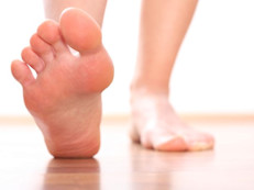 El alcohol puede elevar el riesgo de neuropatía, provocando problemas en la piel y en los pies. Según la Dra. Janis Roszler, educadora en diabetes, "Un diabético no debería tomar más de dos copas al día, para evitar elevar su riesgo; sin embargo, si ya existen síntomas de esta complicación, debería evitar el alcohol completamente”.