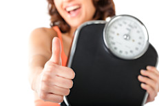 Hay expertos que aseguran que el peso sólo son kilos y poco dicen acerca de la salud de la persona, por lo tanto, concluyen,  el peso ideal no existe. Sin embargo,  el peso es un parámetro que se debe considerar aunque  no determine si se está en forma o si se está sano. Por eso aun no es posible decirle adiós a la báscula.
