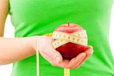 Cambiar los malos hábitos tiene el potencial de modificar la forma en que pensamos sobre el control de peso y, sobre todo, cómo nos comportamos. Hay 10 hábitos saludables que resultaron exitosos en un estudio y fueron creados por Weight Concern (organización sin fines de lucro del Reino Unido). Y son…