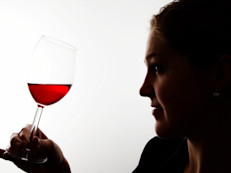 La Dra. Sue McLaughlin, de la ADA aclara que "El alcohol puede tener algunos beneficios, pero no se recomienda a los pacientes empezar a beber 'por salud'. Si no lo hacen, sigan así: eso es muy saludable. Por su parte, a quienes ya beben, se les invita a no dejarlo, pero a tomar con responsabilidad y cuidado".