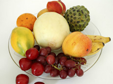 Las frutas que debes evitar son las de sabor dulce como el mango, mamey o plátano, por ejemplo. Pero si te tientas, consume sólamente las porciones indicadas por tu nutricionista o tu médico. "Generalmente es ½ pieza de mango o plátano", advirtió Gloria Rabell.