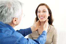 Así como hay alimentos que pueden ayudar a equilibrar las hormonas tiroideas y aliviar muchos de sus síntomas, existen otros que se deben evitar o limitar su consumo. Se trata de los llamados bocígenos, que son ricos en ácidos cafeico, clorogénico, elágico y litio, e interfieren en la producción de hormonas tiroideas.