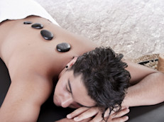 Para acceder al poder de las gemas, se debe estar cómodamente acostado/a y colocar la adecuada en cada chakra, descansar para restaurar la armonía. Lo ideal, aseguran, es que la colocación la realice un experto. También se pueden utilizar en accesorios de bisutería. Conoce las gemas más utilizadas.