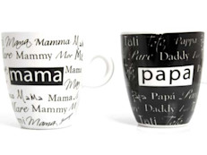 La repetición de palabras es un rasgo que cruza todos los TEA, habitualmente es la palabra "mamá" o "papá", la que dicen una y otra vez, informa la Autism Society. La campaña "Aprenda los signos, reaccione pronto", de los CDC, ayuda a detectar a tiempo síntomas que se alejen del desarrollo normal de un pequeño.