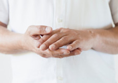 En una investigación de la Universidad de Osaka, en Japón, se insertó en un grupo de pacientes un generador de pulsos utilizado para la estimulación cerebral profunda. Al controlar la actividad cerebral en una representación visual, los científicos corroboraron la capacidad de los pacientes de aumentar o disminuir el tamaño de un círculo negro sólo con sus pensamientos. 