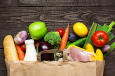 Bajar o mantener el nivel de azúcar en sangre es una meta para quienes hacen dieta o desean cuidar su salud, y una obligación para las personas con diabetes. Para lograrlo es necesario elegir cuidadosamente que alimentos consumir, pero también cuáles hay que evitar. Aquí te mostramos los más peligrosos.