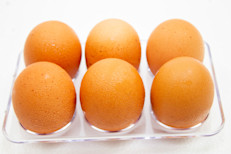Esta opción resultaría útil si se la acompaña con una dieta reducida en calorías. Según los investigadores, las personas que desayunan huevos se sienten más satisfechas, consumen menos alimentos durante el resto del día y disponen de mayor energía para realizar actividad física. Esta combinación de bondades permitiría controlar y reducir nuestro peso.