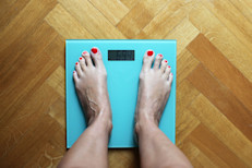 Aunque parezca una contradicción, puedes bajar de peso comiendo. La evidencia científica señala que, junto con dosis regulares de ejercicio o actividad física, ciertos alimentos pueden ayudarte a recuperar la silueta. Aquí te contamos cuáles y cómo puedes aprovecharlos: