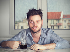 La resaca es esa sensación de malestar (sed, mareo, dolor de cabeza y náuseas) que puede venir después de una desenfrenada noche de tomar alcohol. Para suerte de muchas personas, existen alimentos que pueden ayudar a que desaparezca esta molestia. Conócelos.