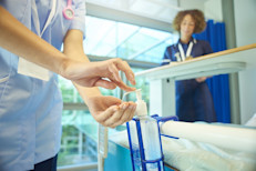 La miel es un remedio antiguo para el tratamiento de heridas infectadas, que recientemente fue "redescubierto" por profesionales de la salud. Incluso muchos especialistas señalan que podría funcionar donde fallan los antibióticos modernos convencionales.