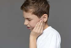 Otitis is a relatively common problem in children, but adults can get it too. Oftentimes, it is related to a cold. But what are the different types of otitis? How is it treated? What aftereffects can it cause? Keep reading to find out the medical answers to all your questions.
