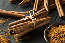 Por su rica combinación de vitaminas, especialmente B y C, y minerales, como calcio, fósforo, hierro y potasio, se cree que la canela ofrece muchos beneficios para la salud. Entre ellos se encuentra favorecer los procesos digestivos, actuar como antiinflamatorio natural, y brindar efectos relajantes.