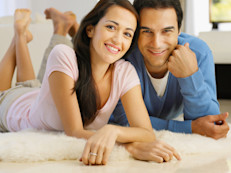 Visitar regularmente al odontólogo para que revise el esmalte dental y busque indicios de bruxismo. También conviene hablar con la pareja para que controle si estamos entrechocando los dientes al dormir. Esto puede ayudar a iniciar antes el tratamiento, que fomentará la buena salud de nuestros dientes. 