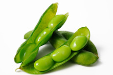 La soja es rica en proteínas, grasas poliinsaturadas, fibra, vitaminas y minerales. Una sola taza proporciona 28 gramos de proteína, más de un tercio de la cantidad diaria requerida por un hombre activo de 180 libras.