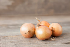 Contiene quercetina, un tipo de antioxidante que ayuda a retrasar o ralentizar el daño oxidativo de las células y de los tejidos del cuerpo. También contribuye a proteger y regenerar la vitamina E.