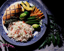Prepara platos con vegetales que contengan almidón como las papas, los guisantes, el maíz, las zanahorias, calabaza y remolacha. Tienen más calorías que el brócoli, coliflor, zapallitos, frijoles verdes o pepinos. A los platos, agrégale siempre semillas, queso o huevos revueltos. A las sopas y salsas, puedes agregarle siempre leche en polvo baja en grasa. 