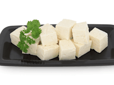 Este producto derivado de la soya es una gran fuente de proteínas que ayuda a controlar el peso. Diferentes estudios hallaron que podría disminuir la presencia grasa, a la vez que preserva la masa muscular. Además, al igual que otros productos de soya, tendría la capacidad de controlar el apetito, evitando la ingesta excesiva de alimentos.