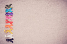 La evidencia es preliminar, pero se cree que los extractos de hoja de papaya serían efectivos para neutralizar el desarrollo de células cancerosas, específicamente de mama y páncreas. Además, unos de sus compuestos, el licopeno, ayudaría a aliviar los efectos que provocan algunos de sus tratamientos, como la radioterapia.