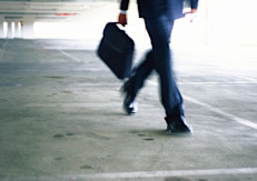 Desire to vomit, mild lightheadedness, dizziness, and cold sweats that appear suddenly are common symptoms of physical discomfort. However, these are also some of the main warning signs of heart disease, according to various studies that looked at its symptoms.