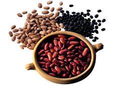 Los frijoles poseen una gran cantidad de fibra, lo cual es bueno... pero tienen sus desventajas si los comes por la noche: "La fibra de los frijoles suele ocasionar gases, por lo que si los comes antes de dormir te harán sentir inflamado y pasarás una noche incómoda", explica la Dra. Remmer.