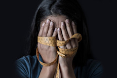 Aunque mucha gente parece estar obsesionada con el peso, hay expertos que señalan que en realidad el peso no lo es todo: ni desde el punto de vista de la imagen, ni tampoco desde el de la salud. Hay personas que son consideradas obesas pero que están metabólicamente sanas. En algunos casos, incluso,  más que otras personas con un IMC adecuado. 